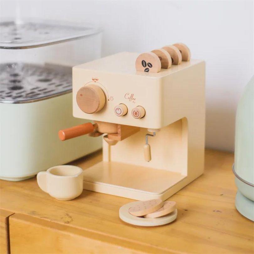 machine-a-cafe-en-bois-jouet