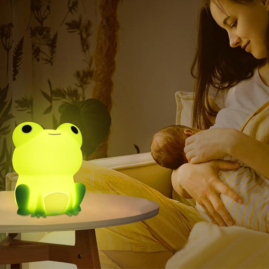 maman et bébé avec veilleuse enfant grenouille