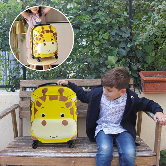 Le garcon avec valise pour enfant