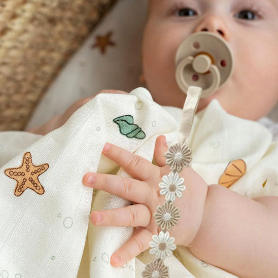 attache tétine personnalisée, accessoire indispensable pour bébé