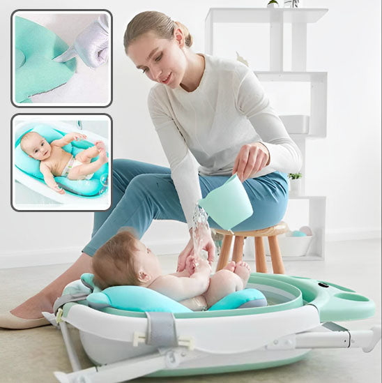 maman et bebe avec coussin de bain bebe