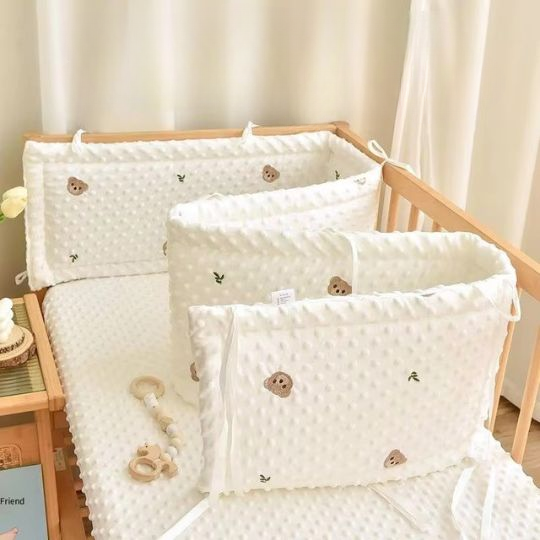 tour de lit pour bebe ours