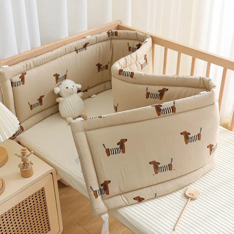 tour de lit pour bebe avec le chien